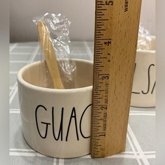 New in Box Rae Dunn Ceramic Artisan Guac and Salsa Bowl Set with 2 Bamboo Spoons - Picture 4 of 11